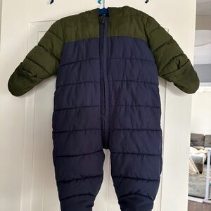 Old navy infant snowsuit 3-6m